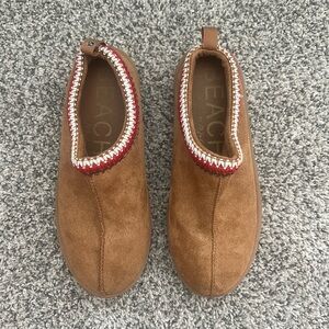 Beach by Matisse Slippers brown suede ugg Size 10 NWOT